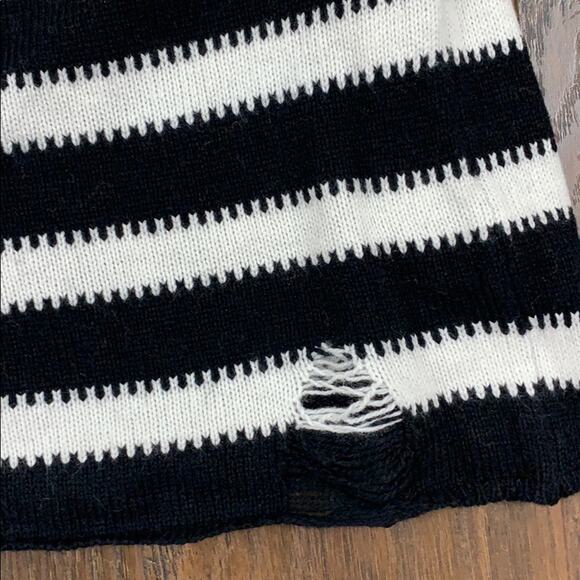 Wildfox Leanne V-Neck Knit Striped Sweater - Picture 7 of 8